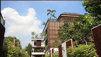 House in exclusive compound for sale in heart of Bangkok 1,176 sq.m. 5 bedrooms. Tastefully furnished with Italian furniture.