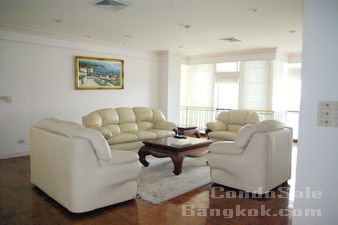 Penthouse 3 bedrooms for sale on Sathorn (Yen Arkard) for sale. Very peaceful area, nice view on high floor.