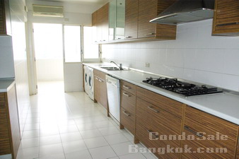 Penthouse 3 bedrooms for sale on Sathorn (Yen Arkard) for sale. Very peaceful area, nice view on high floor.