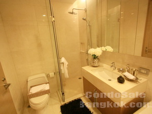 Luxyry condo for sale in Wireless (ploenchit) area. Elegrant decoration 54.50 sq.m. one bedroom fully furnished.  Ploenchit BTS