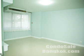 Recently renovated and fully furnished 2 bedrooms (111 sq.m.) on Phahonyothin for sale. Easy access to BTS and Big C