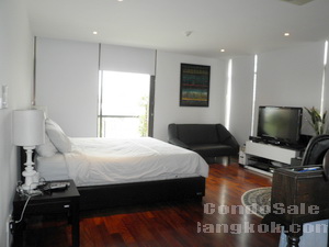 Condo for sale in very nice neighborhood. spacious 3 bedrooms Size 300 sq.m. Tastefully furnished.