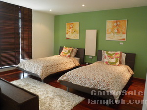 Condo for sale in very nice neighborhood. spacious 3 bedrooms Size 300 sq.m. Tastefully furnished.