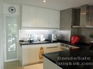 Condo for sale in very nice neighborhood. spacious 3 bedrooms Size 300 sq.m. Tastefully furnished.