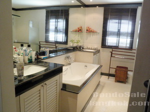 Condo for sale in very nice neighborhood. spacious 3 bedrooms Size 300 sq.m. Tastefully furnished.