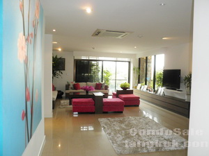 Condo for sale in very nice neighborhood. spacious 3 bedrooms Size 300 sq.m. Tastefully furnished.