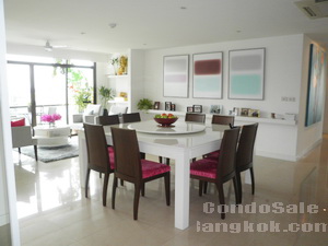 Condo for sale in very nice neighborhood. spacious 3 bedrooms Size 300 sq.m. Tastefully furnished.