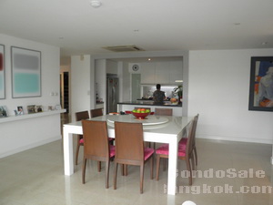 Condo for sale in very nice neighborhood. spacious 3 bedrooms Size 300 sq.m. Tastefully furnished.