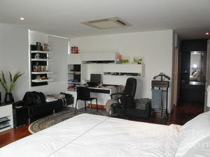 Condo for sale in very nice neighborhood. spacious 3 bedrooms Size 300 sq.m. Tastefully furnished.