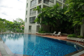 Condo for sale in Bangkok Sukhumvit residential area. 2 bedrooms 1 bathroom. Nicely furnished. Nice view. Ready to move in. Walk to Thonglor BTS.