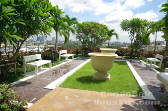 Urgent sale! Brand new & Luxury. Super high floor at Prakanong BTS. 50 sq.m. 1 bedroom. Incredible panorama of view.