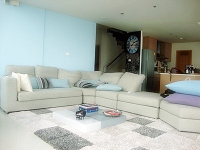 Condo for sale in Bangkok Sathorn area. with Private garden. 300 sq.m. 3 bedrooms furnished.