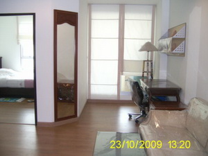Condo for sale at Sukhumvit 42 close to Ekamai BTS. Fully furnished 1 bedroom 45 Sq,m. Easy access to many places.