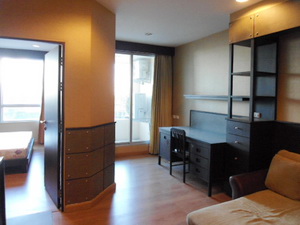 Urgent sale! Cheaper than market price. Luxury one bedroom fully furnished 42 sq.m. Walk to Ekamai BTS.