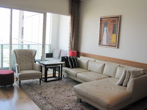 Fully furnished luxury condo for sale in Bangkok Sukhumvit. 146.50 sq.m. 3 bedrooms 4 bathrooms. Very high floor. Stunt panoramic view of city and lake. Full facilities.