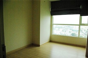 URGENT!!! Condo for sale with wonderful Chaopraya river view. High floor. 79 sq.m. 2 bedrooms. Upgrade built-in kitchen with granite top imported from Zimbabwe and classy built-in closet.