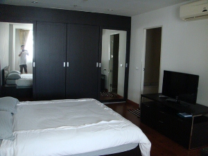 Condo for sale in Bangkok Asok area.Nice balcony with Jacuzzi. Huge 2 bedrooms 155 sq.m. duplex style. Easy access to Asok BTS