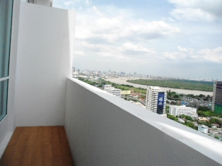 Very special price Brand new Penthouse (Top floor & Very high ceiling) for sale in Bangkok Sathorn area 92 sq.m. Fully furnished 3 bedrooms. Very high floor with view of Chaopraya River. Unique property!!!