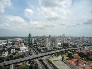 Very special price Brand new Penthouse (Top floor & Very high ceiling) for sale in Bangkok Sathorn area 92 sq.m. Fully furnished 3 bedrooms. Very high floor with view of Chaopraya River. Unique property!!!