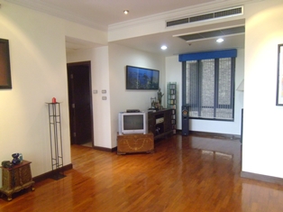 Full facilities compound in Sathorn. Active location. Condo for sale in Sathorn with nice pool view and unblocked view. Homy and comfortable living. 94 sq.m. 2 bedrooms