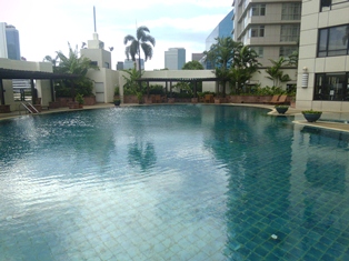 Full facilities compound in Sathorn. Active location. Condo for sale in Sathorn with nice pool view and unblocked view. Homy and comfortable living. 94 sq.m. 2 bedrooms