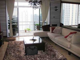 Luxury 3 bedrooms condo for sale in Ploenchit area 179 sq.m. 3 bedrooms fully funished. Nice view on high floor. Close to Ploenchit BTS
