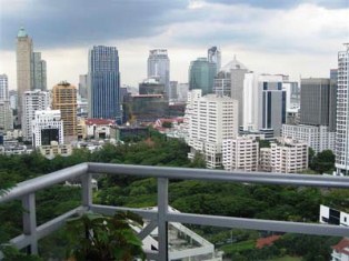 Luxury 3 bedrooms condo for sale in Ploenchit area 179 sq.m. 3 bedrooms fully funished. Nice view on high floor. Close to Ploenchit BTS