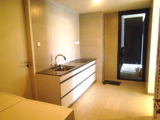 Modern style building Sigaporean development. 197 sq.m. Fully furnished 3 bedrooms for sale 