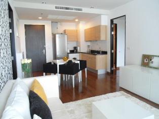 Condo for for sale in Bangkok Chidlom area. Fully furnished 2 bedrooms 2 bathrooms 71.28 sq.m. Furnished